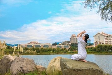 中国首批拥有瑜伽专业硕士学位的毕业生