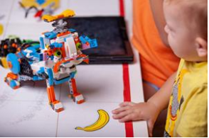 ChildCare幼儿教育机器人研究所的新课程：实践和娱乐方法