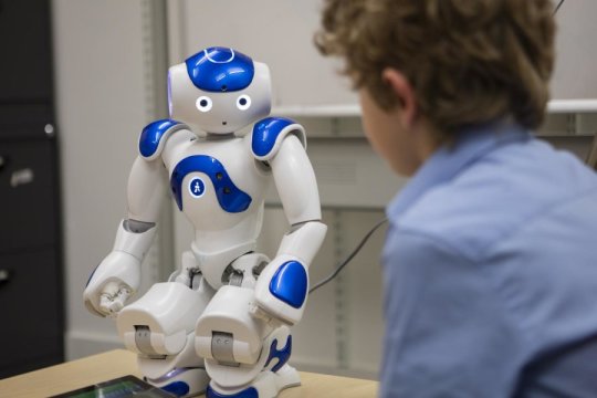 机器人有能力显着影响儿童的意见