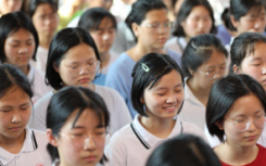 湖南永州道县第一中学学生在紧张准备高考的同时参加心理讲座