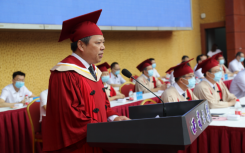 西南大学校长张卫国教授在典礼上寄语2020届毕业生