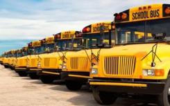 校车乐队帮助孩子们乘坐正确的巴士