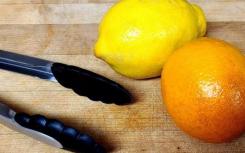 厨房夹钳的7种巧妙用途可用于翻转食物