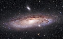 Andromeda Galaxy与大规模的邻居20亿年前合并