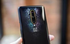 OnePlus机器人以120mph的速度抓雪球以炫耀5G