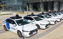 城市中推出自动驾驶出租车试点服务