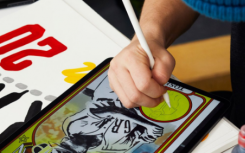 苹果重点介绍使用iPadPro和苹果Pencil重新诠释棒球卡的艺术家