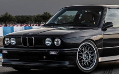 宝马E30M3通过复古TicTacLivery进行了彻底的改头换面