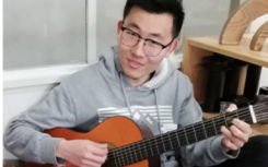 学生王硕在决定转向幼儿教育之前原本追求的是全职音乐事业