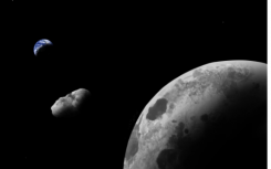 奇怪的小行星似乎是月球的碎片