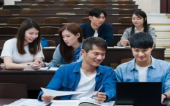 有很多奖学金可供想要出国留学的中国学生使用