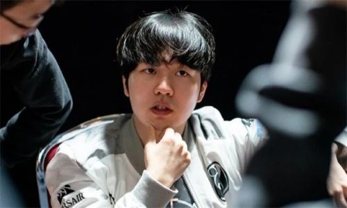 Rookie加盟大威天龙甚至带上了Karsa  下赛季V5银河战舰起飞？