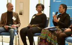 麻省大学波士顿分校的教授学生和多切斯特社区领袖讨论基于地方的正义