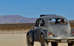 驾驶1969年大众Baja甲壳虫重新点燃希望之光