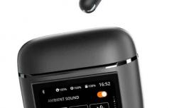 JBL Tour Pro 2 TWS耳塞有一个触摸屏充电盒